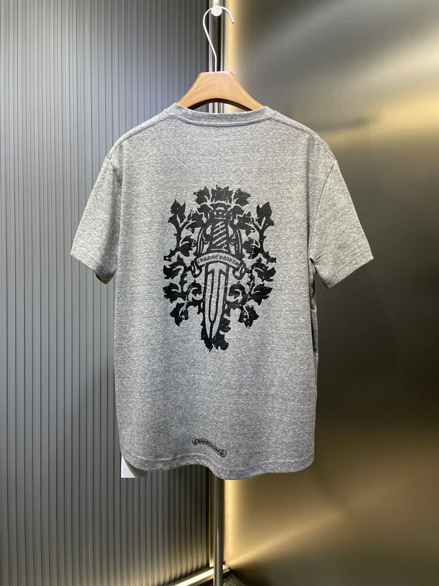 🅿️310 CH Croix Heart🌟【Top Replica】Floral Gray Sword Short Sleeves Dyeing floral gray 26 weave 200 grams according to YB order. The price of floral gray fabrics is extremely high. There is no stock in the market. Printing uses a variety of printing techniques. Customized accessories. Size S M L